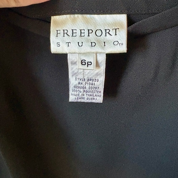 Y2K Freeport Studio Black Knee Length Skirt with Daisy Design at bottom - Picture 4 of 5